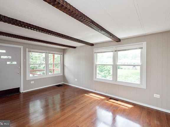 3rd image of 457 Patuxent Ct