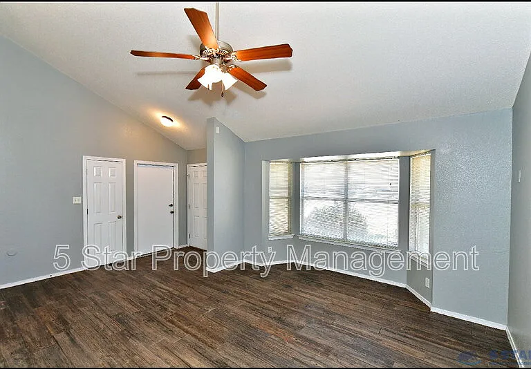 804 Margarita St — Photo 10