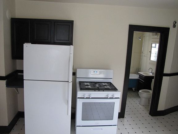 5th image of 1928-1930 N Warren Ave #4949166
