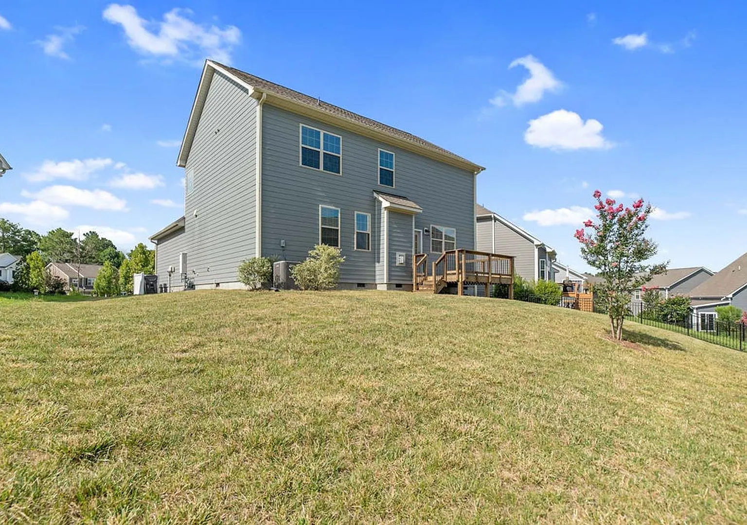 Gorgeous 4 Bedroom Home in Kitt's Creek Neighborhood! — Photo 4