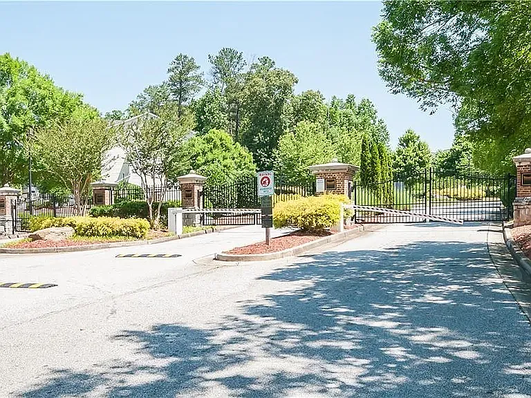 910 Society Cir SW — Photo 5