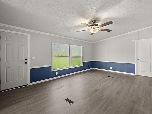 4th image of 1581 Hayes Rd