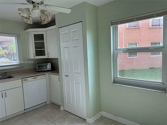 4th image of 9721 Sunrise Lakes Blvd APT 101