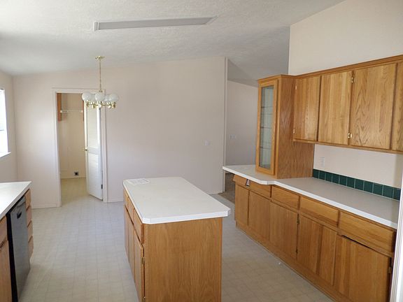 kitchen/ breakfast nook
