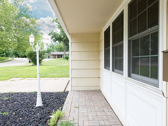 5th image of 7111 Clover Ln