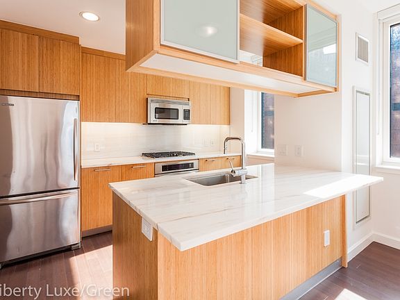 4th image of 200 E End Ave #4A