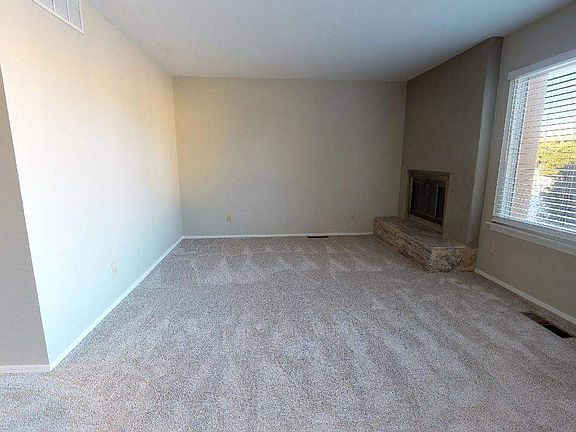 5th image of 375 Cheryl Ave