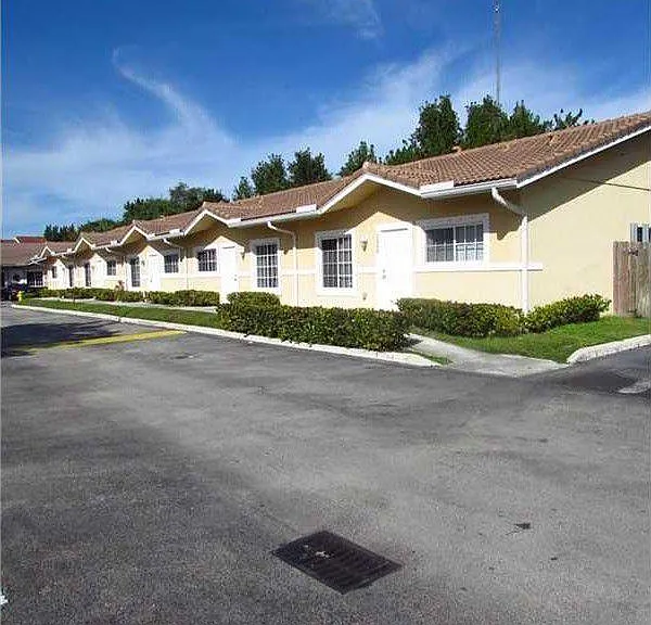 3856 SW 48th Ave — Photo 1