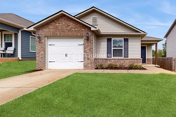 814 Kent Dr — Photo 3