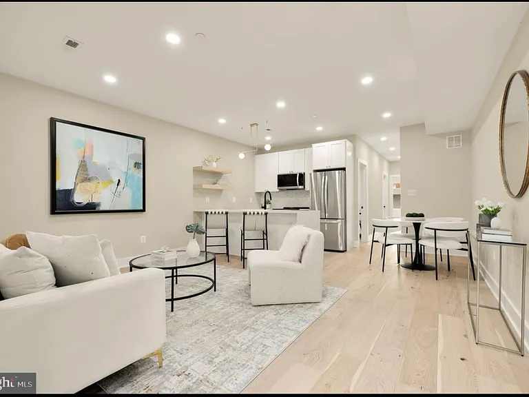 802 21st St NE #1 — Photo 4