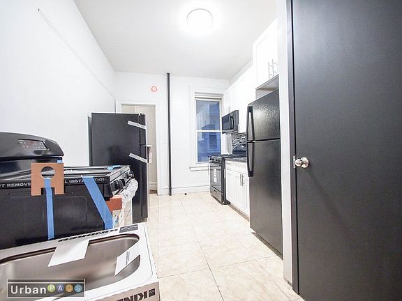 3rd image of 784 Saint Johns Pl #2