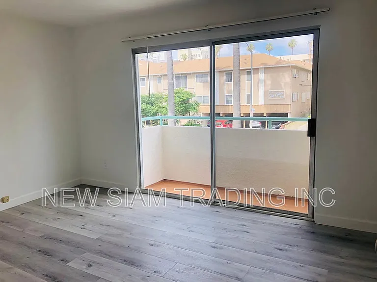 500 S Saint Andrews Pl #101 — Photo 5