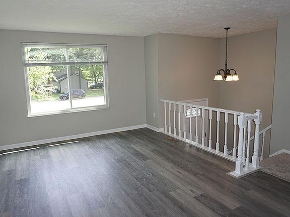3rd image of 504 Charles Ct