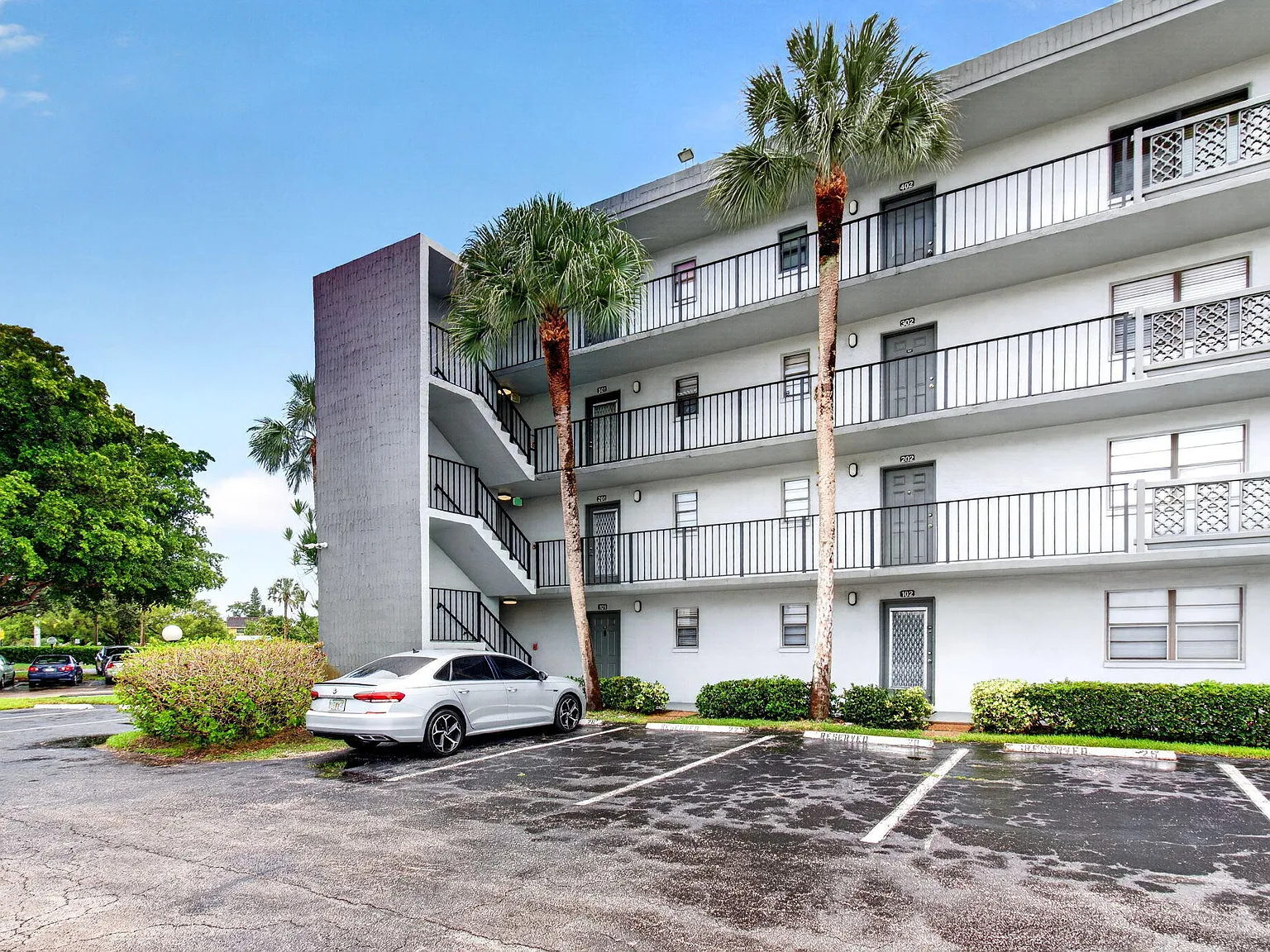 2 bed, 2.0 bath, 1015 sqft, $2,300 — Photo 2