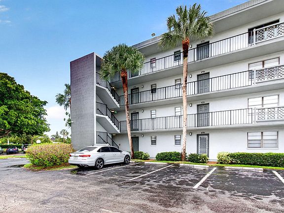 2nd image of 9440 SW 8th St APT 401