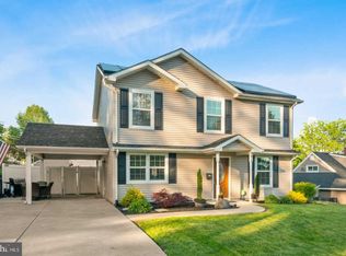 42 Hawthorne Ln, Levittown, PA