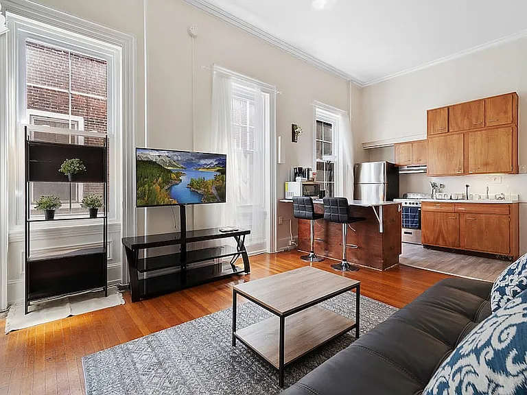 2027 Walnut St #2R — Photo 6
