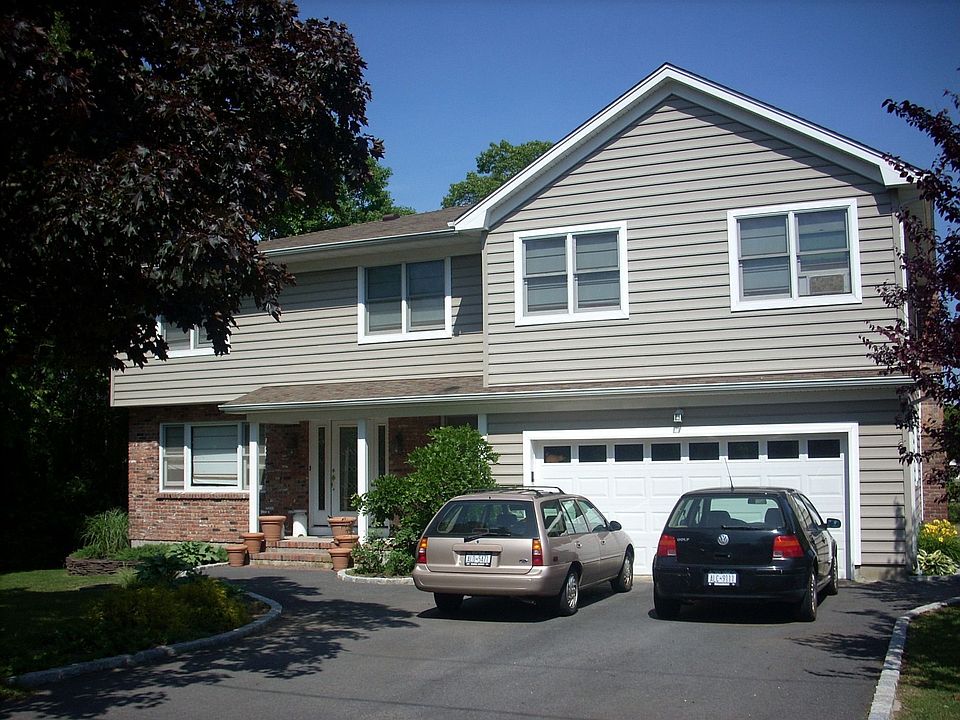 1st image of 109 Hewitt Blvd