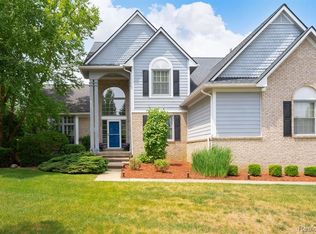 30475 Bristol Ln, Novi, MI 48377