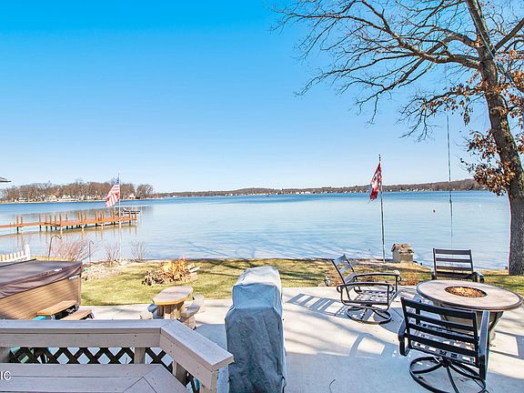 2nd image of 607 S Gull Lake Dr