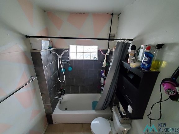 4th image of 1112 W Grand Ave