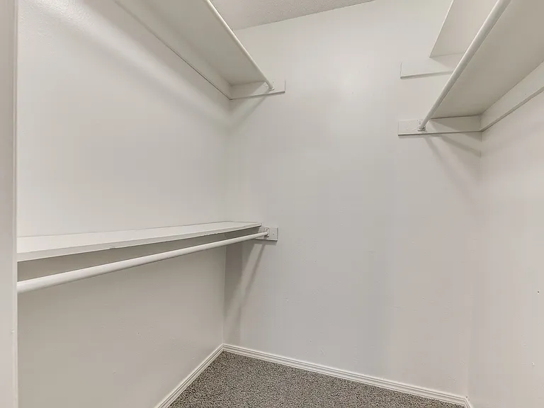 Fairfax Apartments — Photo 13