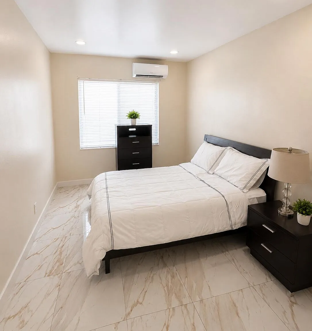 1 bed, 1.0 bath, 3945 sqft, $1,700 — Photo 2