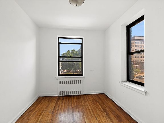 3rd image of 12430 Queens Blvd #3R