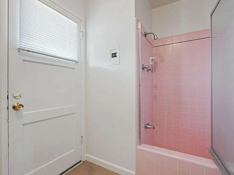 2120 State St — Photo 19