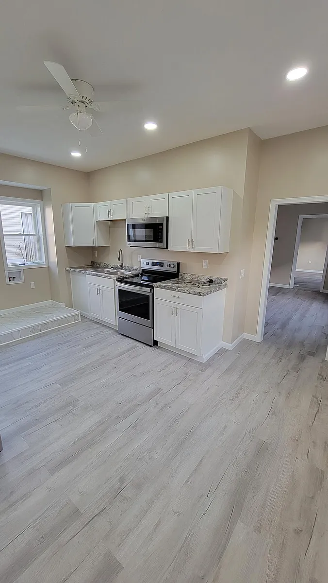 Building Photo - 475 Reno St #1