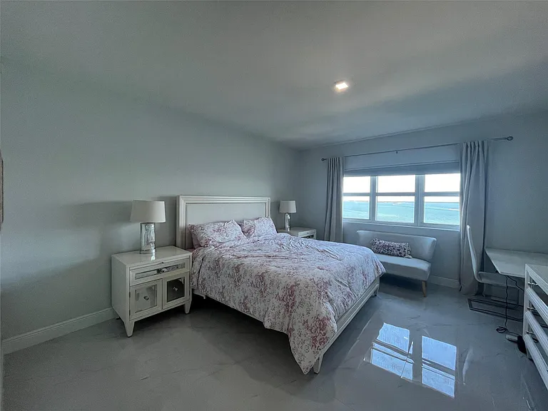 2650 Lake Shore Dr #803 — Photo 25