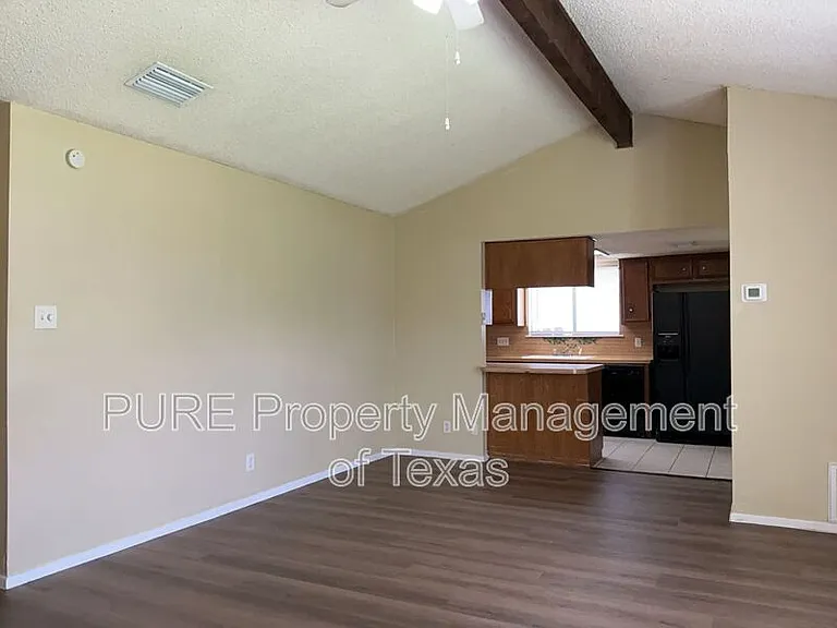 604 Country Aire Dr #B — Photo 6