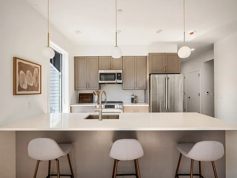 7 South Highland — Photo 12