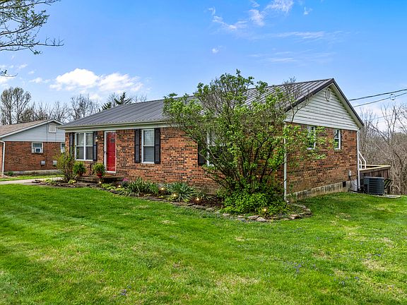 5th image of 11 Lakeview Dr