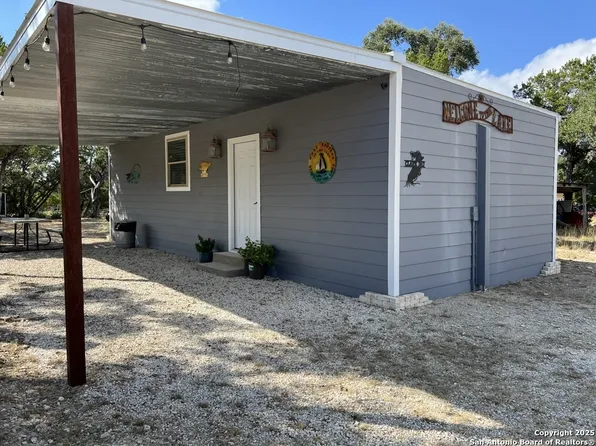 362 9th, Lakehills, TX 78063