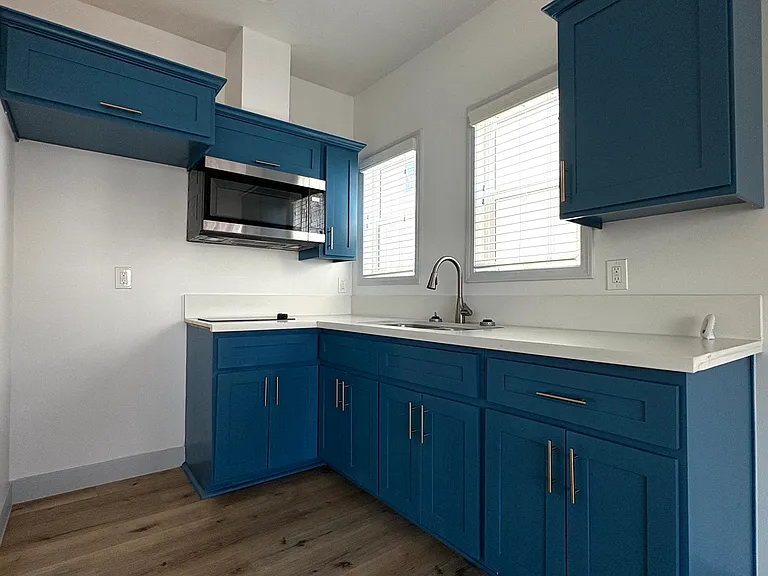 729 Lime Ave #11 — Photo 2