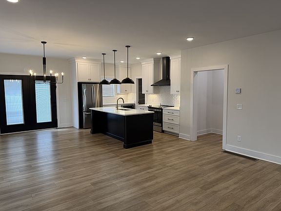 3rd image of 276 Tahoe Way