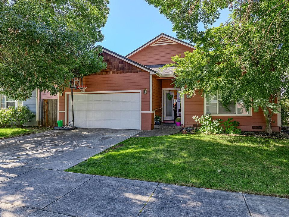1st image of 2646 Parkwood Village Ln