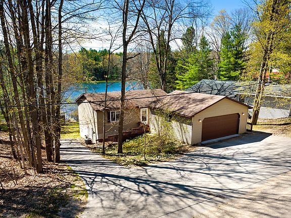 4th image of 18851 Lakewood Cir