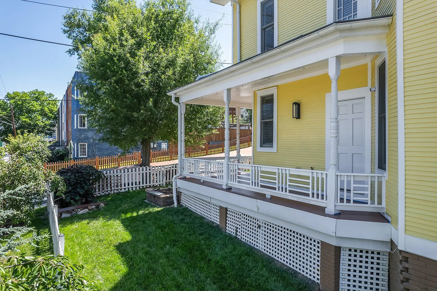 1303 Maple View Pl SE — Photo 2