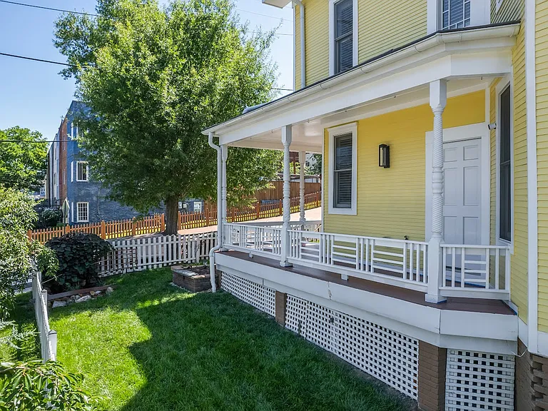 1303 Maple View Pl SE — Photo 2