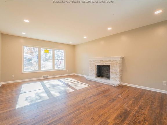 5th image of 2102 Weberwood Dr