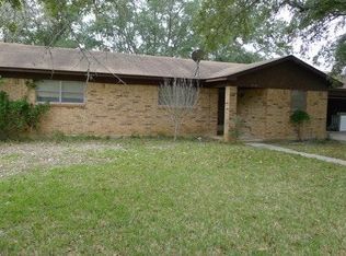 114 Hillview Dr, Luling, TX 78648