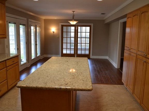 4th image of 4016 Driftwood Dr