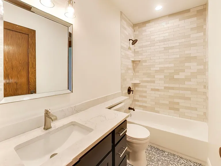 858 N Wolcott Ave #2 — Photo 17