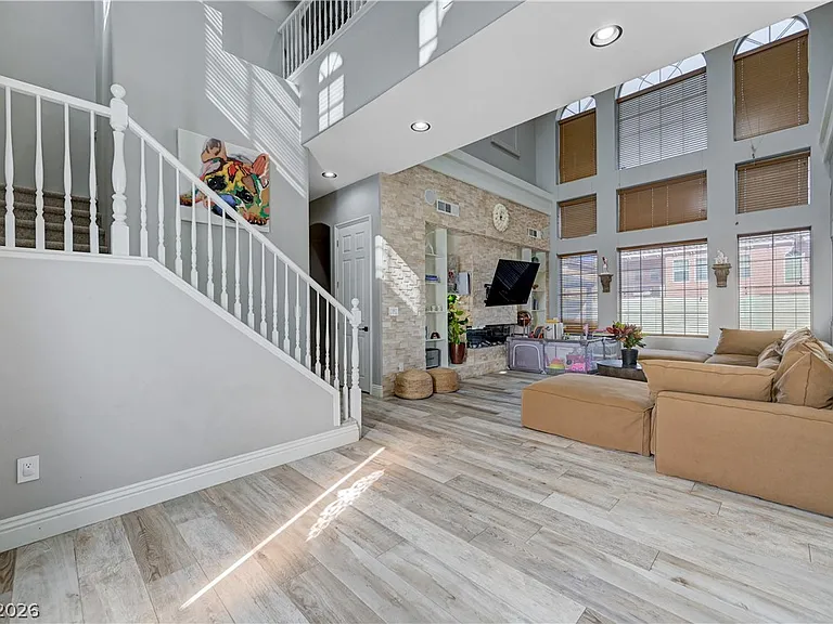 9738 Bear Trap Ct — Photo 17