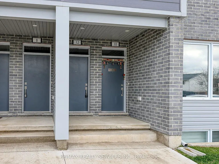 925 Deveron Cres #12 — Photo 2