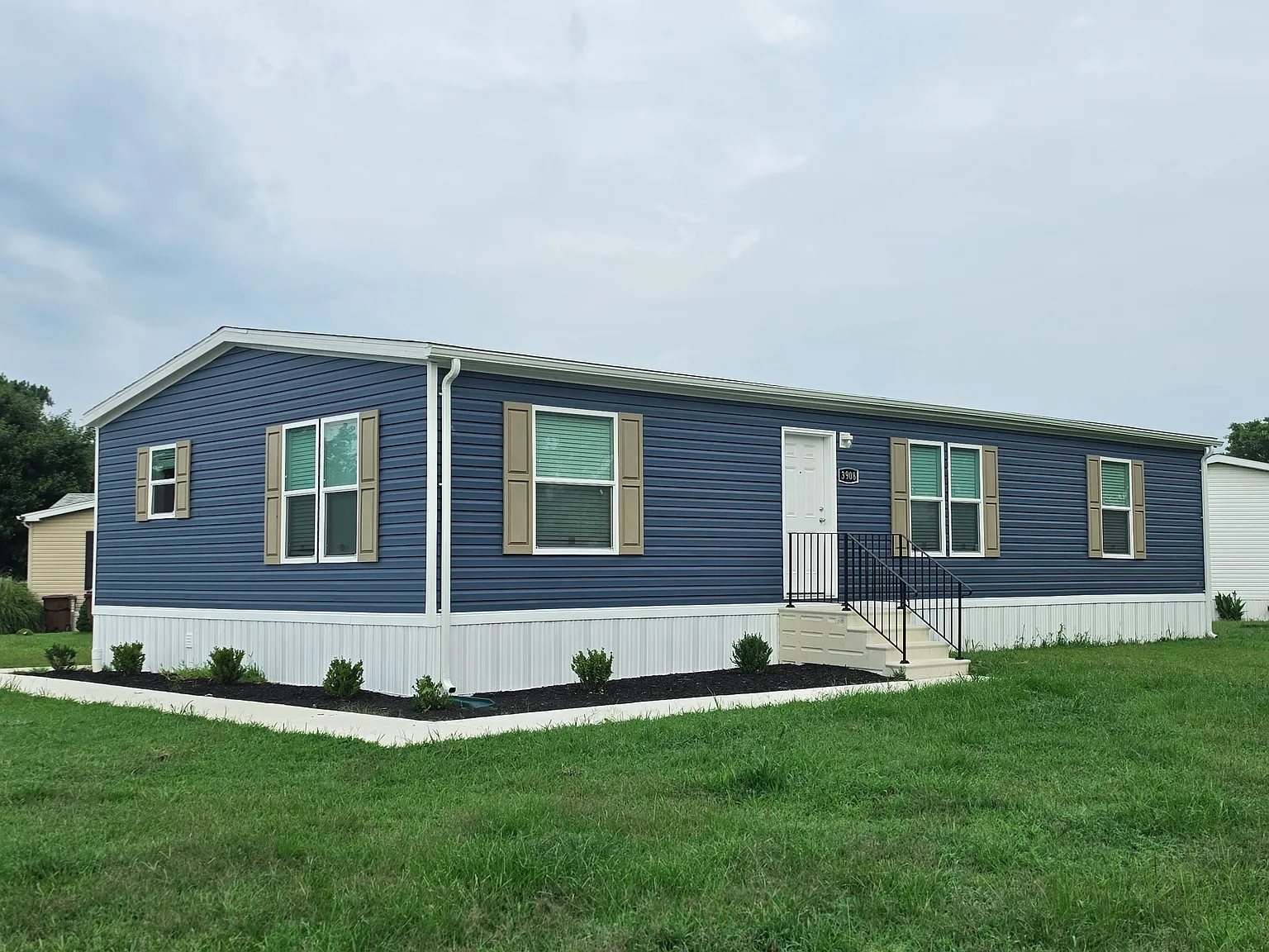 3 bed, 1393 sqft, $1,750 — Photo 1