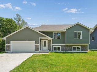 1886 Desoto St N, Maplewood, MN 55117