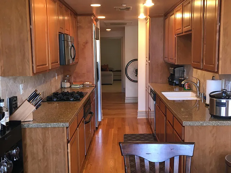 1337 Wellesley Ave #104 — Photo 31